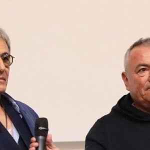 Exclusif - Gérard Lanvin, Fabien Onteniente et Shy'm lors de la présentation du film "4 Zéros" aux joueurs de l'équipe de France à Clairefontaine le 8 octobre 2024 © Alain Guizard/ABACAPRESS.COM