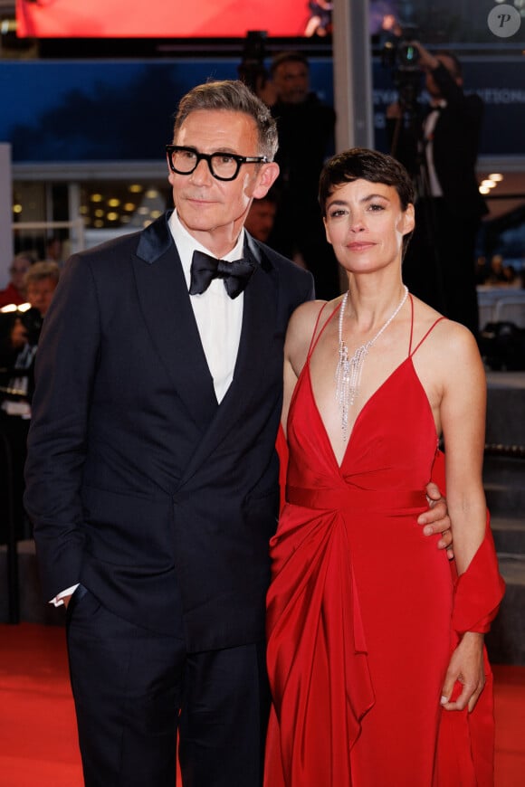 Michel Hazanavicius et sa femme Bérénice Bejo - Descente des marches du film " La plus précieuse des marchandises " lors du 77ème Festival International du Film de Cannes, au Palais des Festivals à Cannes. Le 24 mai 2024 © Jacovides-Moreau / Bestimage 