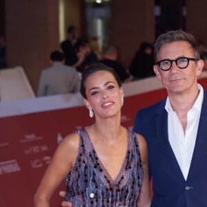 Bérénice Bejo et son mari, le réalisateur Michel Hazanavicius arrivent à la projection du film "Coupez" lors de la 17ème édition du Festival International du Film de Rome, Italie, le 14 octobre 2022. 