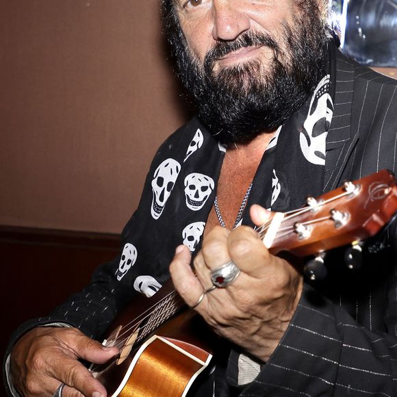 Une chanson dont l'instigateur est Francis Lalanne

Exclusif - Francis Lalanne lors du lancement de la saison des soirées Christian Lebon au bar Le Biz à Paris. Le 24 septembre 2024 © Cédric Perrin / Bestimage