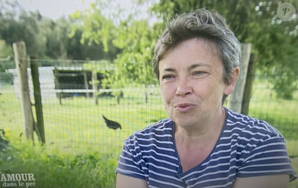 Manuela perd un de ses prétendants, Didier, dans "L'amour est dans le pré". M6