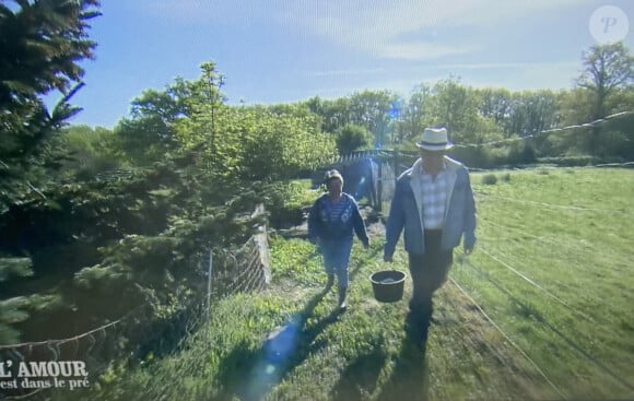 Manuela perd un de ses prétendants, Didier, dans "L'amour est dans le pré". M6