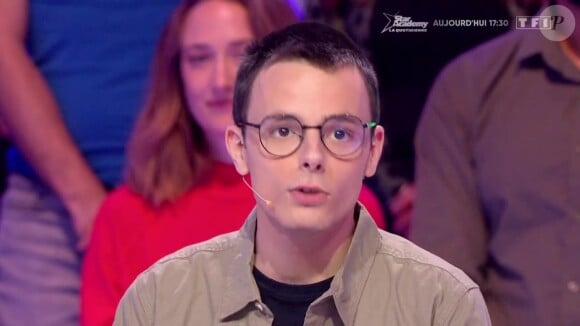 Emilien s'est dit "très ému" par le départ de Yohann Le Boudec, qui occupait le rôle de "nounou" des champions des "12 coups de midi"
Emilien sur le plateau des "12 coups de midi" le 15 octobre 2024.