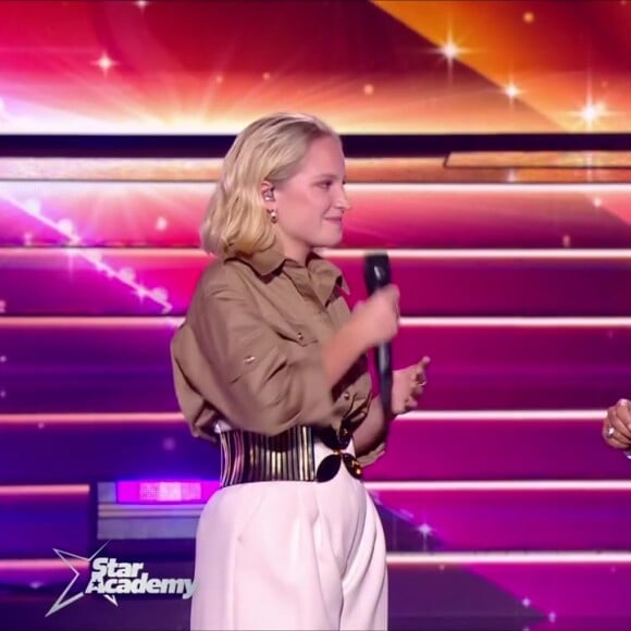 Maïa, élève de la "Star Academy 2024", n'en était pas à son coup d'essai dans une émission musicale
Maïa et Nikos Aliagas sur le plateau de la "Star Academy"