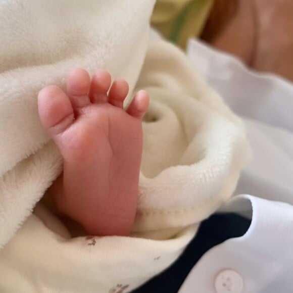 En avril, la célèbre navigatrice s'était emparée de ses réseaux pour officialiser la naissance de sa fille cadette prénommée Eléa, son cinquième enfant.
Maud Fontenoy immortalise sa fille cadette Eléa, sur ses réseaux sociaux.