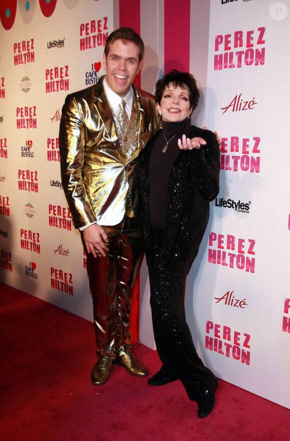 Liza Minnelli et Perez Hilton lors de la fête d'anniversaire des 32 ans de Perez Hilton au Paramount Studios à Hollywood le 27 mars 2010
