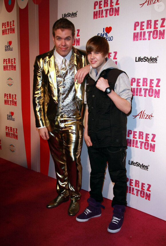 Perez Hilton et Justin Bieber lors de la fête d'anniversaire des 32 ans de Perez Hilton au Paramount Studios à Hollywood le 27 mars 2010