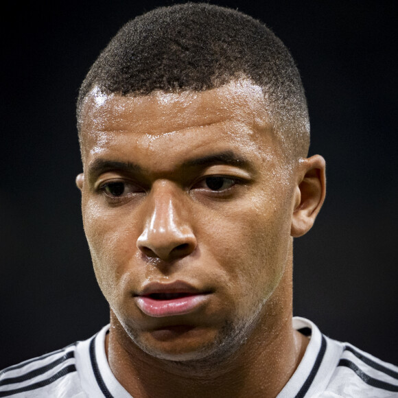 Qui est la femme qui fait parler d'elle dans l'affaire Mbappé ?

Kylian Mbappé avec le Real Madrid. © Alberto Gardin/ZUMA Press Wire/Bestimage