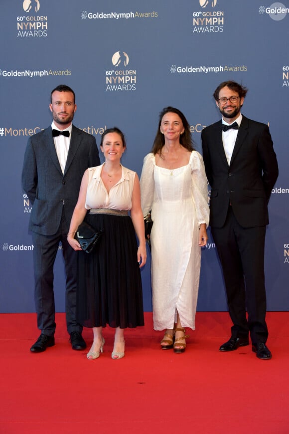 Loin de chez moi, aux éditions Fayard
Olivier Gardette, guest, Maryse Burgot et Stephane Guillemot lors du photocall de la cérémonie des Nymphes d'Or du 60ème festival de télévision de Monte Carlo au Grimaldi Forum à Monaco le 22 juin 2021.Cette année, beaucoup de lauréats seront présents en hologramme à cause des restrictions sanitaires © Bruno Bebert / Bestimage 