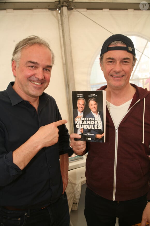 Olivier Truchot et Alain Marschall - Salon du livre de Cosne-sur-Loire le 26 Mai 2019. © Jlppa / Bestimage