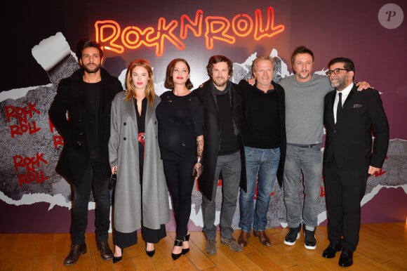 Une nouvelle collaboration en vue ? Pas avec Jenifer mais avec son amie Marion Cotillard, membre de sa bande de potes
Maxim Nucci, Camille Rowe-Pourcheresse, Marion Cotillard enceinte, Guillaume Canet, Philippe Lefebvre, Rodolphe Lauga et Alain Attal - Avant-première du film "Rock'n Roll" au Pathé Beaugrenelle à Paris le 13 février 2017. © Coadic Guirec / Bestimage