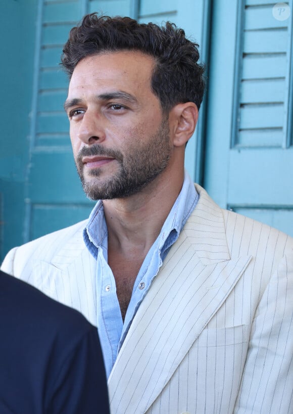 mais il l'a fait pour des raisons musicales au "Figaro".
Maxim Nucci (Yodelice) au photocall du jury lors de la 49ème édition du Festival du Cinema Americain de Deauville, France, le 4 qeptembre 2023. © Denis Guignebourg/BestImage