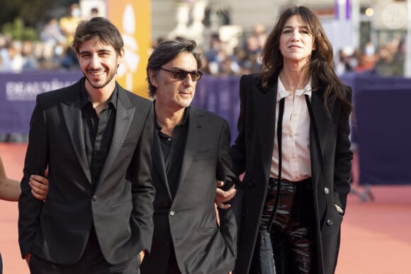 Ben Attal, Yvan Attal et Charlotte Gainsbourg ( présidente du jury) - Première du film "Les choses humaines" lors de la 47éme édition du Festival du Cinéma Américain de Deauville le 11 septembre 2021. © Olivier Borde / Bestimage 