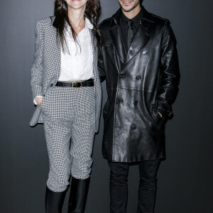 Charlotte Gainsbourg et son fils Ben Attal - Photocall du défilé Saint Laurent collection Printemps-Eté 2022 lors de la fashion week à Paris, le 28 septembre 2021. © Olivier Borde/Bestimage 