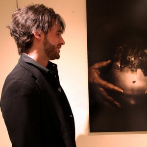 Cette même année, Jean-Louis Aubert est devenu le père d'un petit garçon prénommé Arthur
Exclusif - Jean-Louis Aubert au vernissage de l'exposition de son fils Arthur à l'hôtel Majestic à Cannes. Un Aubert peut en cacher un autre, mais pas indéfiniment. Le jour s'est levé sur un autre monde - musical - que celui de Jean-Louis Aubert : celui, d'une force visuelle impressionnante, de son fils Arthur 