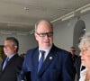 Le souverain monégasque s'est déplacé à la Seyne sur Mer le vendredi 11 octobre 2024
Exclusif - Le prince Albert II de Monaco a visité l'exposition photographique de l'artiste Micheline Pelletier " Les Açores Un jardin sur l'Atlantique " présentée par L'Oeil en Seyne, organisée par Jacqueline Franjou, la présidente de la Villa Tamaris à la Seyne sur Mer, le 11 octobre 2024. L'exposition se déroule du 15 octobre 2024 au 5 janvier 2025. Sur 3 niveaux, le public va voyager grace à l'objectif de Micheline Pelletier et les 200 photographies présentées, extraite du livre de Micheline, préfacé par Isabelle Autissier. Cette exposition salue aussi le travail scientifique du prince Albert 1er, qui effectua 13 expéditions dans cet archipel portugais. Dans les invités on pouvait noter la présence d'Emmanuel Falco, premier conseiller du prince, de l'ambassadeur du Portugal en France et à Monaco, M. José Duarte, le consul du Portugal à Marseille M. Alvarez, de M. Thomas Fouilleron, directeur des archives et de la bibliothèque du Palais Princier (qui ont enrichi de documents la salle dédiée au prince Albert 1er), de Vincent Vatrican, le directeur du centre des archives audiovisuelles de Monaco, de Pierre-Antoine Gérard, conservateur du Musée océanographique entre autres, du préfet du Var Pierre Mahet, de la sénatrice Françoise Dumont, ainsi que le président du Conseil départemental Jean-Louis Masson, sa vice-présidente en charge de la politique culturelle Virginie Lenoir, le vice-président de la Région François de Canson, ainsi que les maires et vice-président de la communauté d'agglomération TPM Mme Nathalie Bicais (La Seyne), Jean-Sébastien Vialatte (Six-Fours), Robert Bénéventi (Ollioules), Yann Tainguy, adjoint au maire de Toulon délégué à la Culture. © Bruno Bebert/Bestimage 