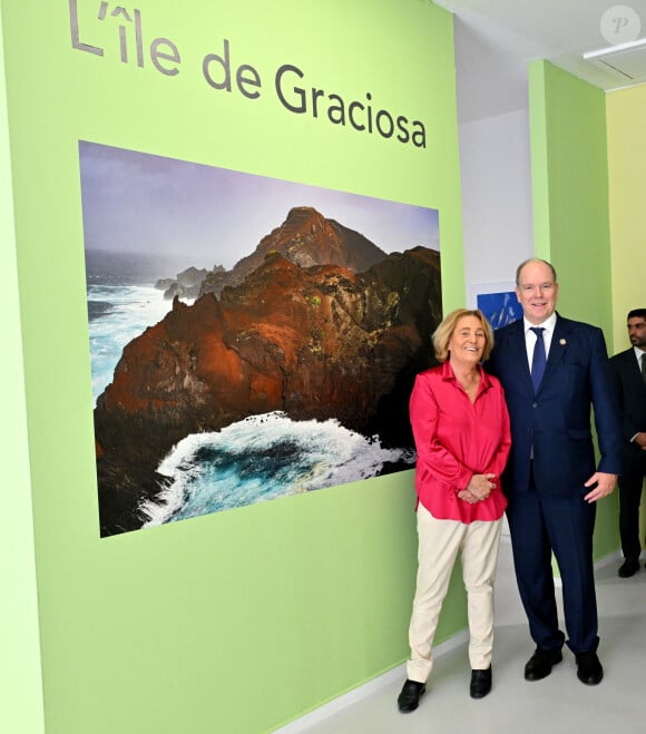 Exclusif - Le prince Albert II de Monaco a visité l'exposition photographique de l'artiste Micheline Pelletier " Les Açores Un jardin sur l'Atlantique " présentée par L'Oeil en Seyne, organisée par Jacqueline Franjou, la présidente de la Villa Tamaris à la Seyne sur Mer, le 11 octobre 2024. L'exposition se déroule du 15 octobre 2024 au 5 janvier 2025. Sur 3 niveaux, le public va voyager grace à l'objectif de Micheline Pelletier et les 200 photographies présentées, extraite du livre de Micheline, préfacé par Isabelle Autissier. Cette exposition salue aussi le travail scientifique du prince Albert 1er, qui effectua 13 expéditions dans cet archipel portugais. Dans les invités on pouvait noter la présence d'Emmanuel Falco, premier conseiller du prince, de l'ambassadeur du Portugal en France et à Monaco, M. José Duarte, le consul du Portugal à Marseille M. Alvarez, de M. Thomas Fouilleron, directeur des archives et de la bibliothèque du Palais Princier (qui ont enrichi de documents la salle dédiée au prince Albert 1er), de Vincent Vatrican, le directeur du centre des archives audiovisuelles de Monaco, de Pierre-Antoine Gérard, conservateur du Musée océanographique entre autres, du préfet du Var Pierre Mahet, de la sénatrice Françoise Dumont, ainsi que le président du Conseil départemental Jean-Louis Masson, sa vice-présidente en charge de la politique culturelle Virginie Lenoir, le vice-président de la Région François de Canson, ainsi que les maires et vice-président de la communauté d'agglomération TPM Mme Nathalie Bicais (La Seyne), Jean-Sébastien Vialatte (Six-Fours), Robert Bénéventi (Ollioules), Yann Tainguy, adjoint au maire de Toulon délégué à la Culture. © Bruno Bebert/Bestimage