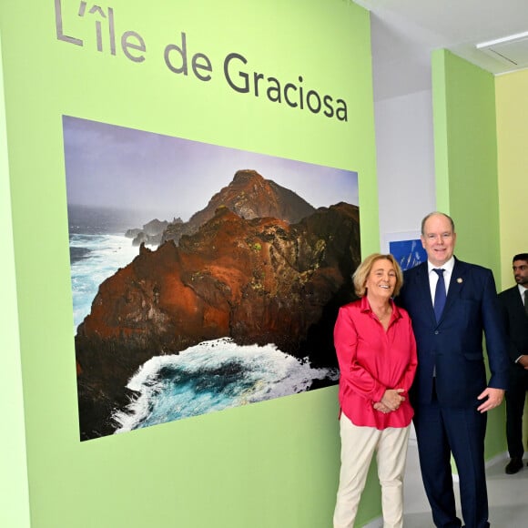 Exclusif - Le prince Albert II de Monaco a visité l'exposition photographique de l'artiste Micheline Pelletier " Les Açores Un jardin sur l'Atlantique " présentée par L'Oeil en Seyne, organisée par Jacqueline Franjou, la présidente de la Villa Tamaris à la Seyne sur Mer, le 11 octobre 2024. L'exposition se déroule du 15 octobre 2024 au 5 janvier 2025. Sur 3 niveaux, le public va voyager grace à l'objectif de Micheline Pelletier et les 200 photographies présentées, extraite du livre de Micheline, préfacé par Isabelle Autissier. Cette exposition salue aussi le travail scientifique du prince Albert 1er, qui effectua 13 expéditions dans cet archipel portugais. Dans les invités on pouvait noter la présence d'Emmanuel Falco, premier conseiller du prince, de l'ambassadeur du Portugal en France et à Monaco, M. José Duarte, le consul du Portugal à Marseille M. Alvarez, de M. Thomas Fouilleron, directeur des archives et de la bibliothèque du Palais Princier (qui ont enrichi de documents la salle dédiée au prince Albert 1er), de Vincent Vatrican, le directeur du centre des archives audiovisuelles de Monaco, de Pierre-Antoine Gérard, conservateur du Musée océanographique entre autres, du préfet du Var Pierre Mahet, de la sénatrice Françoise Dumont, ainsi que le président du Conseil départemental Jean-Louis Masson, sa vice-présidente en charge de la politique culturelle Virginie Lenoir, le vice-président de la Région François de Canson, ainsi que les maires et vice-président de la communauté d'agglomération TPM Mme Nathalie Bicais (La Seyne), Jean-Sébastien Vialatte (Six-Fours), Robert Bénéventi (Ollioules), Yann Tainguy, adjoint au maire de Toulon délégué à la Culture. © Bruno Bebert/Bestimage