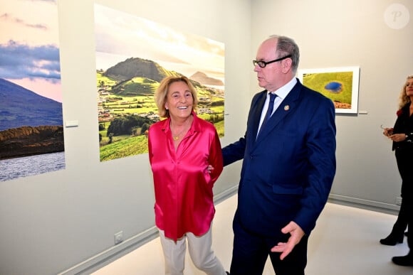 Exclusif - Le prince Albert II de Monaco a visité l'exposition photographique de l'artiste Micheline Pelletier " Les Açores Un jardin sur l'Atlantique " présentée par L'Oeil en Seyne, organisée par Jacqueline Franjou, la présidente de la Villa Tamaris à la Seyne sur Mer, le 11 octobre 2024. L'exposition se déroule du 15 octobre 2024 au 5 janvier 2025. Sur 3 niveaux, le public va voyager grace à l'objectif de Micheline Pelletier et les 200 photographies présentées, extraite du livre de Micheline, préfacé par Isabelle Autissier. Cette exposition salue aussi le travail scientifique du prince Albert 1er, qui effectua 13 expéditions dans cet archipel portugais. Dans les invités on pouvait noter la présence d'Emmanuel Falco, premier conseiller du prince, de l'ambassadeur du Portugal en France et à Monaco, M. José Duarte, le consul du Portugal à Marseille M. Alvarez, de M. Thomas Fouilleron, directeur des archives et de la bibliothèque du Palais Princier (qui ont enrichi de documents la salle dédiée au prince Albert 1er), de Vincent Vatrican, le directeur du centre des archives audiovisuelles de Monaco, de Pierre-Antoine Gérard, conservateur du Musée océanographique entre autres, du préfet du Var Pierre Mahet, de la sénatrice Françoise Dumont, ainsi que le président du Conseil départemental Jean-Louis Masson, sa vice-présidente en charge de la politique culturelle Virginie Lenoir, le vice-président de la Région François de Canson, ainsi que les maires et vice-président de la communauté d'agglomération TPM Mme Nathalie Bicais (La Seyne), Jean-Sébastien Vialatte (Six-Fours), Robert Bénéventi (Ollioules), Yann Tainguy, adjoint au maire de Toulon délégué à la Culture. © Bruno Bebert/Bestimage