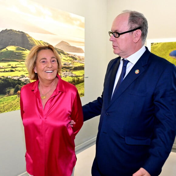 Exclusif - Le prince Albert II de Monaco a visité l'exposition photographique de l'artiste Micheline Pelletier " Les Açores Un jardin sur l'Atlantique " présentée par L'Oeil en Seyne, organisée par Jacqueline Franjou, la présidente de la Villa Tamaris à la Seyne sur Mer, le 11 octobre 2024. L'exposition se déroule du 15 octobre 2024 au 5 janvier 2025. Sur 3 niveaux, le public va voyager grace à l'objectif de Micheline Pelletier et les 200 photographies présentées, extraite du livre de Micheline, préfacé par Isabelle Autissier. Cette exposition salue aussi le travail scientifique du prince Albert 1er, qui effectua 13 expéditions dans cet archipel portugais. Dans les invités on pouvait noter la présence d'Emmanuel Falco, premier conseiller du prince, de l'ambassadeur du Portugal en France et à Monaco, M. José Duarte, le consul du Portugal à Marseille M. Alvarez, de M. Thomas Fouilleron, directeur des archives et de la bibliothèque du Palais Princier (qui ont enrichi de documents la salle dédiée au prince Albert 1er), de Vincent Vatrican, le directeur du centre des archives audiovisuelles de Monaco, de Pierre-Antoine Gérard, conservateur du Musée océanographique entre autres, du préfet du Var Pierre Mahet, de la sénatrice Françoise Dumont, ainsi que le président du Conseil départemental Jean-Louis Masson, sa vice-présidente en charge de la politique culturelle Virginie Lenoir, le vice-président de la Région François de Canson, ainsi que les maires et vice-président de la communauté d'agglomération TPM Mme Nathalie Bicais (La Seyne), Jean-Sébastien Vialatte (Six-Fours), Robert Bénéventi (Ollioules), Yann Tainguy, adjoint au maire de Toulon délégué à la Culture. © Bruno Bebert/Bestimage