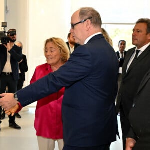 Exclusif - Le prince Albert II de Monaco a visité l'exposition photographique de l'artiste Micheline Pelletier " Les Açores Un jardin sur l'Atlantique " présentée par L'Oeil en Seyne, organisée par Jacqueline Franjou, la présidente de la Villa Tamaris à la Seyne sur Mer, le 11 octobre 2024. L'exposition se déroule du 15 octobre 2024 au 5 janvier 2025. Sur 3 niveaux, le public va voyager grace à l'objectif de Micheline Pelletier et les 200 photographies présentées, extraite du livre de Micheline, préfacé par Isabelle Autissier. Cette exposition salue aussi le travail scientifique du prince Albert 1er, qui effectua 13 expéditions dans cet archipel portugais. Dans les invités on pouvait noter la présence d'Emmanuel Falco, premier conseiller du prince, de l'ambassadeur du Portugal en France et à Monaco, M. José Duarte, le consul du Portugal à Marseille M. Alvarez, de M. Thomas Fouilleron, directeur des archives et de la bibliothèque du Palais Princier (qui ont enrichi de documents la salle dédiée au prince Albert 1er), de Vincent Vatrican, le directeur du centre des archives audiovisuelles de Monaco, de Pierre-Antoine Gérard, conservateur du Musée océanographique entre autres, du préfet du Var Pierre Mahet, de la sénatrice Françoise Dumont, ainsi que le président du Conseil départemental Jean-Louis Masson, sa vice-présidente en charge de la politique culturelle Virginie Lenoir, le vice-président de la Région François de Canson, ainsi que les maires et vice-président de la communauté d'agglomération TPM Mme Nathalie Bicais (La Seyne), Jean-Sébastien Vialatte (Six-Fours), Robert Bénéventi (Ollioules), Yann Tainguy, adjoint au maire de Toulon délégué à la Culture. © Bruno Bebert/Bestimage