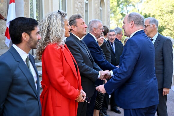 Exclusif - Le prince Albert II de Monaco a visité l'exposition photographique de l'artiste Micheline Pelletier " Les Açores Un jardin sur l'Atlantique " présentée par L'Oeil en Seyne, organisée par Jacqueline Franjou, la présidente de la Villa Tamaris à la Seyne sur Mer, le 11 octobre 2024. L'exposition se déroule du 15 octobre 2024 au 5 janvier 2025. Sur 3 niveaux, le public va voyager grace à l'objectif de Micheline Pelletier et les 200 photographies présentées, extraite du livre de Micheline, préfacé par Isabelle Autissier. Cette exposition salue aussi le travail scientifique du prince Albert 1er, qui effectua 13 expéditions dans cet archipel portugais. Dans les invités on pouvait noter la présence d'Emmanuel Falco, premier conseiller du prince, de l'ambassadeur du Portugal en France et à Monaco, M. José Duarte, le consul du Portugal à Marseille M. Alvarez, de M. Thomas Fouilleron, directeur des archives et de la bibliothèque du Palais Princier (qui ont enrichi de documents la salle dédiée au prince Albert 1er), de Vincent Vatrican, le directeur du centre des archives audiovisuelles de Monaco, de Pierre-Antoine Gérard, conservateur du Musée océanographique entre autres, du préfet du Var Pierre Mahet, de la sénatrice Françoise Dumont, ainsi que le président du Conseil départemental Jean-Louis Masson, sa vice-présidente en charge de la politique culturelle Virginie Lenoir, le vice-président de la Région François de Canson, ainsi que les maires et vice-président de la communauté d'agglomération TPM Mme Nathalie Bicais (La Seyne), Jean-Sébastien Vialatte (Six-Fours), Robert Bénéventi (Ollioules), Yann Tainguy, adjoint au maire de Toulon délégué à la Culture. © Bruno Bebert/Bestimage 