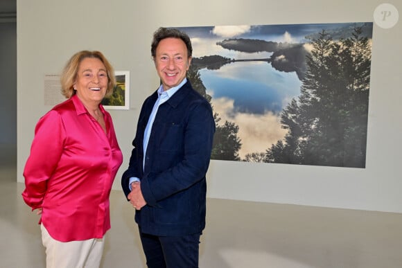 Exclusif - Le prince Albert II de Monaco a visité l'exposition photographique de l'artiste Micheline Pelletier " Les Açores Un jardin sur l'Atlantique " présentée par L'Oeil en Seyne, organisée par Jacqueline Franjou, la présidente de la Villa Tamaris à la Seyne sur Mer, le 11 octobre 2024. L'exposition se déroule du 15 octobre 2024 au 5 janvier 2025. Sur 3 niveaux, le public va voyager grace à l'objectif de Micheline Pelletier et les 200 photographies présentées, extraite du livre de Micheline, préfacé par Isabelle Autissier. Cette exposition salue aussi le travail scientifique du prince Albert 1er, qui effectua 13 expéditions dans cet archipel portugais. Dans les invités on pouvait noter la présence d'Emmanuel Falco, premier conseiller du prince, de l'ambassadeur du Portugal en France et à Monaco, M. José Duarte, le consul du Portugal à Marseille M. Alvarez, de M. Thomas Fouilleron, directeur des archives et de la bibliothèque du Palais Princier (qui ont enrichi de documents la salle dédiée au prince Albert 1er), de Vincent Vatrican, le directeur du centre des archives audiovisuelles de Monaco, de Pierre-Antoine Gérard, conservateur du Musée océanographique entre autres, du préfet du Var Pierre Mahet, de la sénatrice Françoise Dumont, ainsi que le président du Conseil départemental Jean-Louis Masson, sa vice-présidente en charge de la politique culturelle Virginie Lenoir, le vice-président de la Région François de Canson, ainsi que les maires et vice-président de la communauté d'agglomération TPM Mme Nathalie Bicais (La Seyne), Jean-Sébastien Vialatte (Six-Fours), Robert Bénéventi (Ollioules), Yann Tainguy, adjoint au maire de Toulon délégué à la Culture. © Bruno Bebert/Bestimage