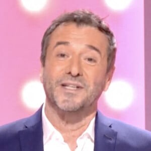 Première émission "Les Grands du Rire" présentée par Bernard Montiel et Isabelle Morizet et diffusée le 1er juin sur C8 avec comme invitée Anne Roumanoff.