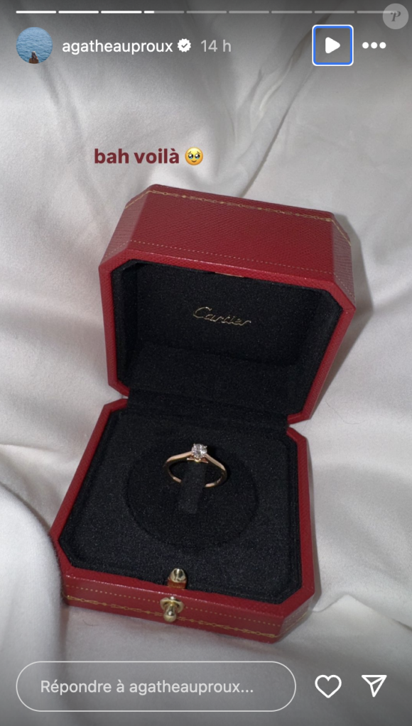 Un bijou doré avec un beau diamant qui a été imaginé par la grande marque de luxe Cartier. 
Agathe Auproux annonce être fiancée à son mystérieux compagnon ! Instagram