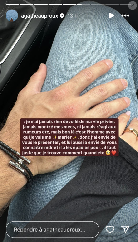 En outre, la jeune journaliste a promis de prochainement s'afficher avec son futur mari. 
Agathe Auproux annonce être fiancée à son mystérieux compagnon ! Instagram