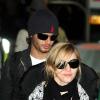 Madonna débarque en famille avec Jesus Luz à l'aéroport d'Heathrow, le 29 mars 2010 !