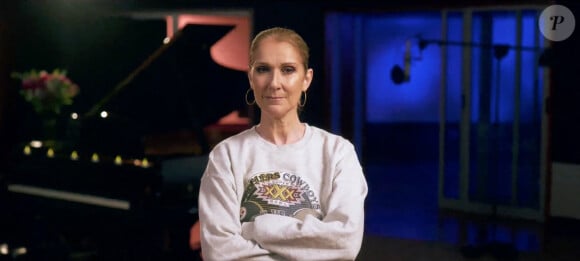 Céline Dion a fait une apparition remarquée, dimanche 6 octobre, dans une vidéo en amont d'une rencontre de football américain entre Pittsburgh Steelers et les Dallas Cowboys Vêtue d'un sweat du Super Bowl 1996, avec en fond sonore sa chanson " It's All Coming Back to Me Now ", la chanteuse Céline Dion est apparue détendue et souriante dans un spot publicitaire en amont d'un match de football américain entre Pittsburgh Steelers et les Dallas Cowboys, sur la chaîne NBC.