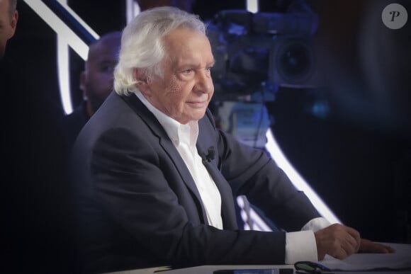 Exclusif - Michel Sardou sur le plateau de l'émission Touche pas à mon poste (TPMP) présentée en direct par C.Hanouna et diffusée sur C8 le 29 août 2022. © Jack Tribeca / Bestimage 