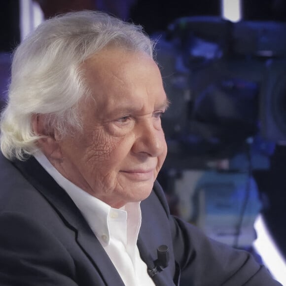 Exclusif - Michel Sardou sur le plateau de l'émission Touche pas à mon poste (TPMP) présentée en direct par C.Hanouna et diffusée sur C8 le 29 août 2022. © Jack Tribeca / Bestimage 