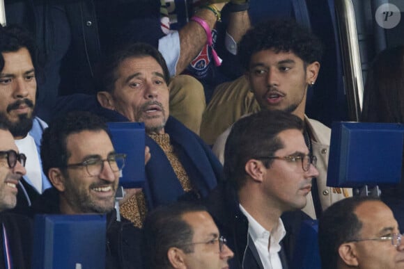 Kool Shen, accompagné de son fils Giani Lopes se sont rendus au Parc des Princes
 
Kool Shen (Bruno Lopes) et son fils Giani Lopes dans les tribunes lors du match de Ligue Des Champions (LDC) "PSG - PSV Eindhoven (1-1)" au Parc des Princes à Paris, le 22 octobre 2024.