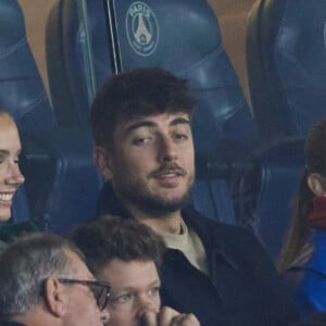 Amandine Petit et son compagnon dans les tribunes lors du match de Ligue Des Champions (LDC) "PSG - PSV Eindhoven (1-1)" au Parc des Princes à Paris, le 22 octobre 2024.