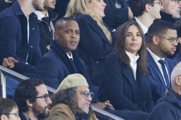 Patrick Kluivert et sa femme Rossana Kluivert dans les tribunes lors du match de Ligue Des Champions (LDC) "PSG - PSV Eindhoven (1-1)" au Parc des Princes à Paris, le 22 octobre 2024.