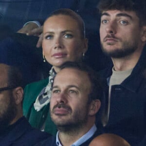 La Miss France Amandine Petit était de la partie avec son compagnon, Julien Georges
 
Amandine Petit et son compagnon dans les tribunes lors du match de Ligue Des Champions (LDC) "PSG - PSV Eindhoven (1-1)" au Parc des Princes à Paris, le 22 octobre 2024.