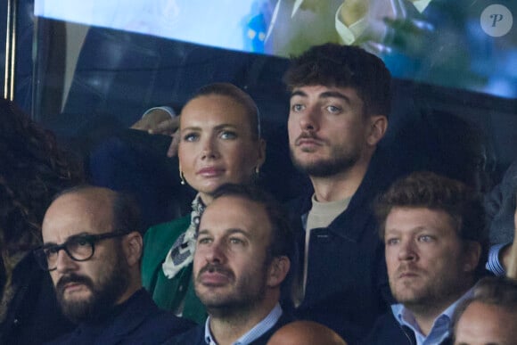 La Miss France Amandine Petit était de la partie avec son compagnon, Julien Georges
 
Amandine Petit et son compagnon dans les tribunes lors du match de Ligue Des Champions (LDC) "PSG - PSV Eindhoven (1-1)" au Parc des Princes à Paris, le 22 octobre 2024.