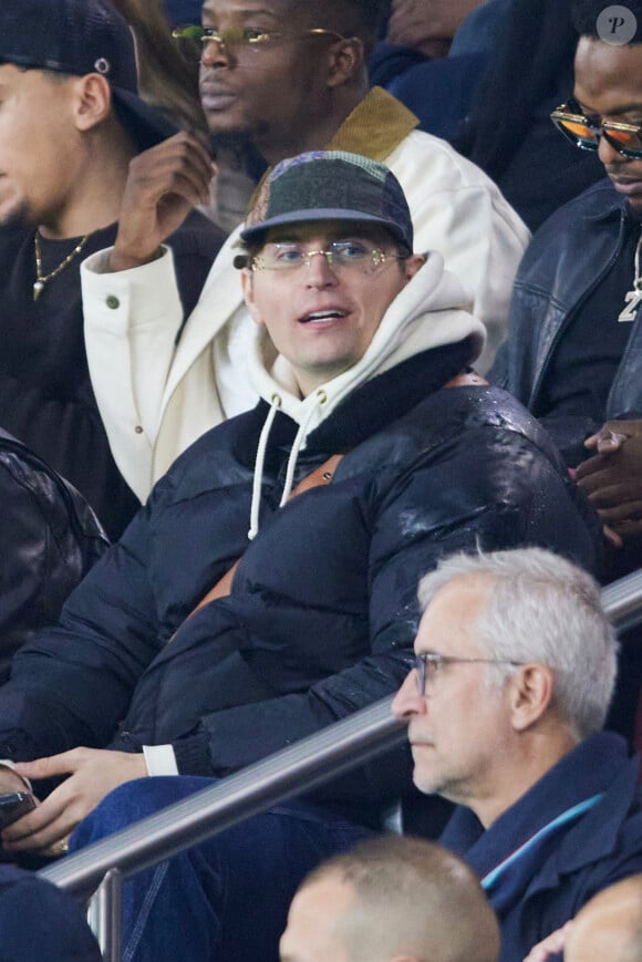 La nouvelle coqueluche du cinéma français, Raphaël Quenard était dans les tribunes
 
Raphaël Quenard dans les tribunes lors du match de Ligue Des Champions (LDC) "PSG - PSV Eindhoven (1-1)" au Parc des Princes à Paris, le 22 octobre 2024.