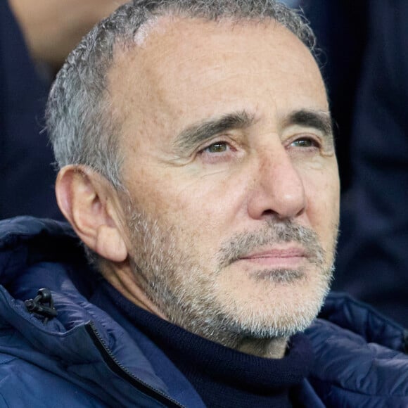 Elie Semoun dans les tribunes lors du match de Ligue Des Champions (LDC) "PSG - PSV Eindhoven (1-1)" au Parc des Princes à Paris, le 22 octobre 2024.