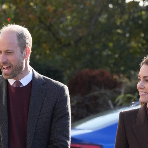 Le prince William, prince de Galles, et Catherine (Kate) Middleton, princesse de Galles, visitent le centre communautaire de Southport, pour rencontrer les familles des victimes de l'attaque au couteau, le 10 octobre 2024. © Julien Burton / Bestimage 