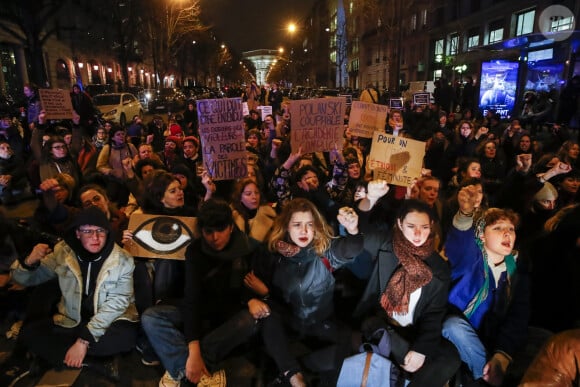 Manifestation contre la nomination de Roman Polanski avant la 45ème cérémonie des César à Paris, le 28 février 2020. © Gwendoline Le Goff / Panoramic / Bestimage