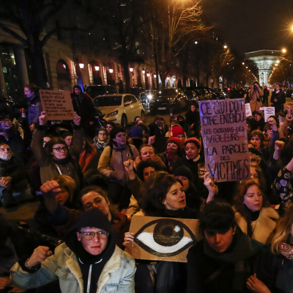 Manifestation contre la nomination de Roman Polanski avant la 45ème cérémonie des César à Paris, le 28 février 2020. © Gwendoline Le Goff / Panoramic / Bestimage