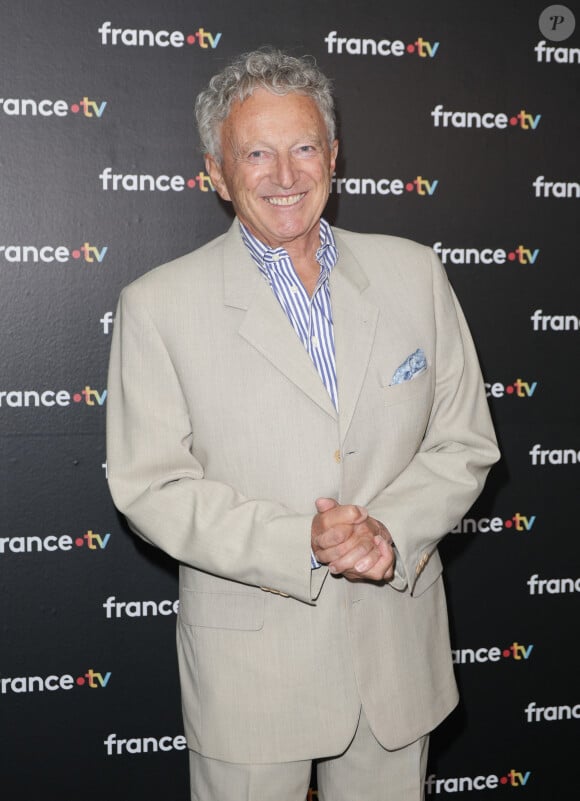 Nelson Monfort au photocall de la conférence de presse de rentrée de France Télévisions à Paris, France, le 4 septembre 2024. © Coadic Guirec/Bestimage