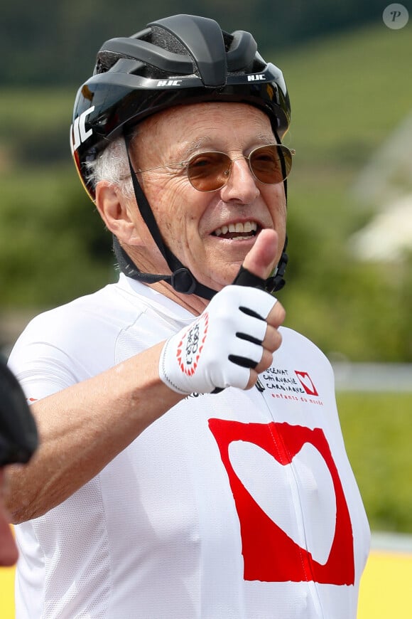 Exclusif - Nelson Monfort - Etape du coeur de l'association Mécénat Chirurgie Cardiaque "MCC" lors du Tour de France 2024 entre Nuits-Saint-Georges et Gevrey-Chambertin, France, le 5 juillet 2024 © Christophe Clovis/Bestimage