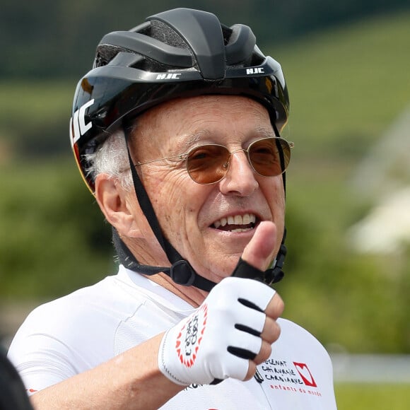 Exclusif - Nelson Monfort - Etape du coeur de l'association Mécénat Chirurgie Cardiaque "MCC" lors du Tour de France 2024 entre Nuits-Saint-Georges et Gevrey-Chambertin, France, le 5 juillet 2024 © Christophe Clovis/Bestimage