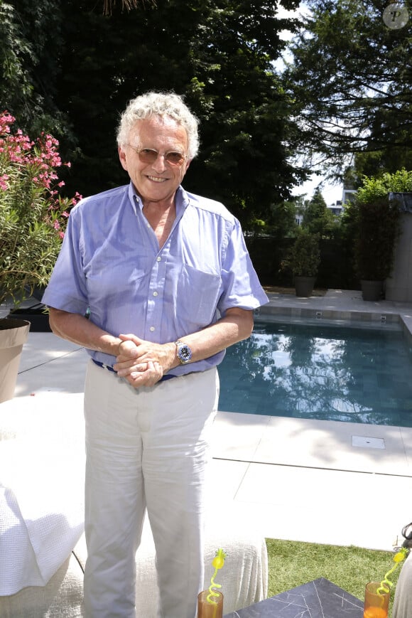 Exclusif - Nelson Monfort est l'invité de Jordan de Luxe dans son émission "La piscine de Jordan de Luxe", diffusée sur C8 le 25 juin 2024.