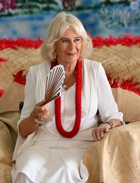 Le roi Charles III d'Angleterre et la reine consort Camilla assistent à une cérémonie officielle d'accueil royal 'ava à l'université nationale de Samoa à Apia, Samoa le 23 octobre 2024. 