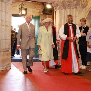 Le roi Charles III d'Angleterre et Camilla Parker Bowles, reine consort d'Angleterre, assistent à une cérémonie à l'église anglicane St. Thomas à Sydney, le 20 octobre 2024. 